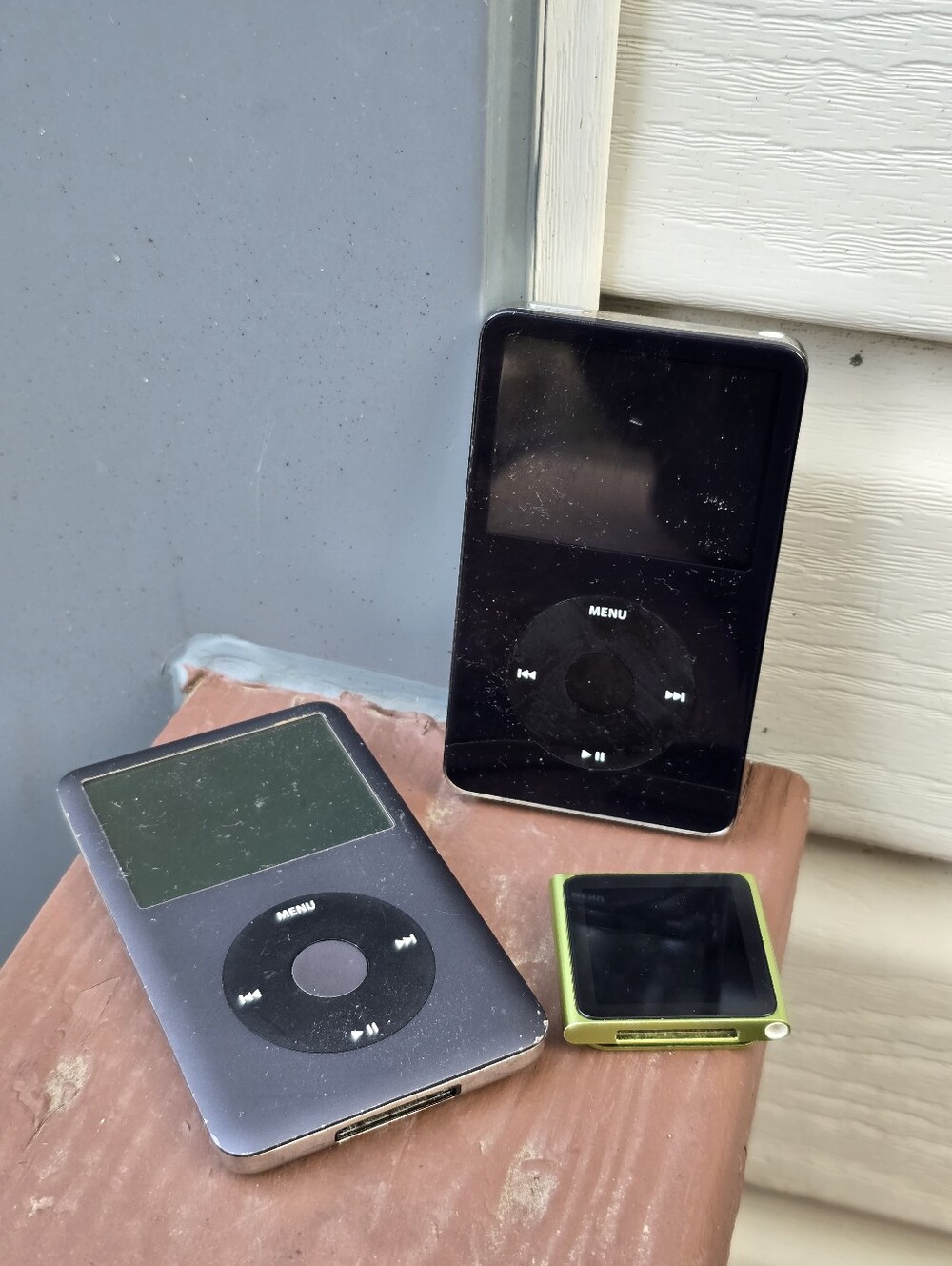 Apple iPod classic 6th Gen Gray 160 gb ipod shuffle + 5th gen ipod 80 gb READ